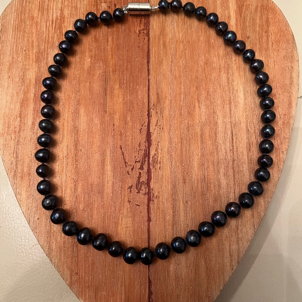 Elegant Prussian Blue Pearl Necklace